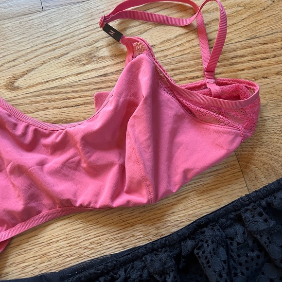 Lot of 3 Victoria's Secret Bralettes Size Medium NWT/NWOT - Picture 3 of 5